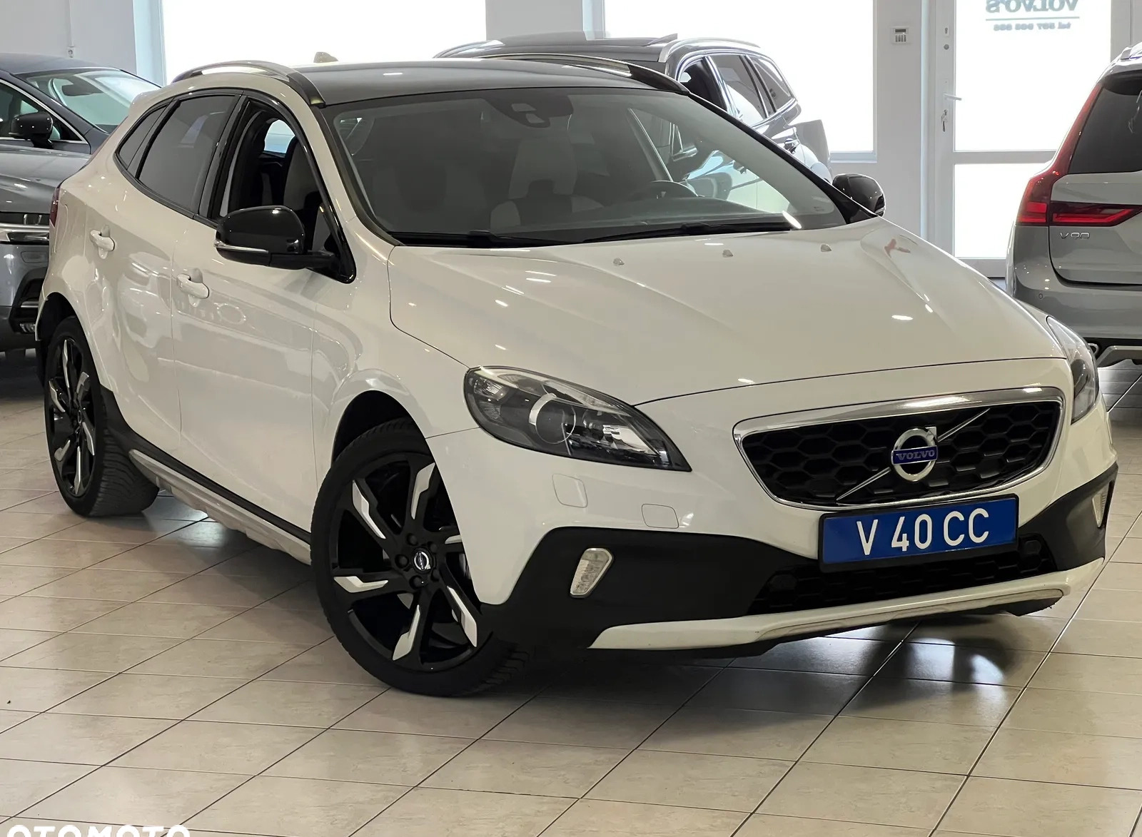 Volvo V40 cena 85900 przebieg: 142000, rok produkcji 2016 z Pilawa małe 562